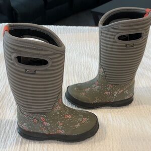 Bogs Kids' Gray and Pink Floral Rain Boots